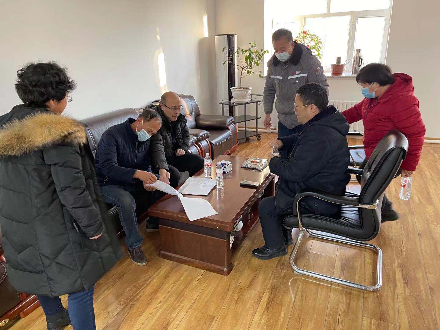 北苑開發(fā)區(qū)管委會(huì)主任陶東明會(huì)同區(qū)自然資源局副局長(zhǎng)初朝陽(yáng)深入到公司